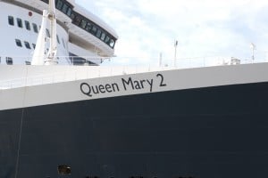 Queen Mary 2 im Hamburger Hafen